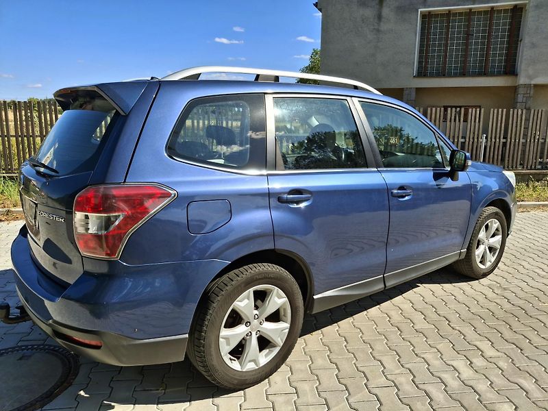 Subaru Forester 2.0 4x4 FACELIT  Rezervace  - fotka 9 z 46
