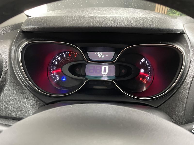 Renault Captur 0.9 TCe ČR 1.MAJ  REZERVACE  - fotka 23 z 30