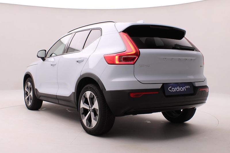 Volvo XC40 (2025) B3 AUT DARK PLUS - fotka 10 z 64
