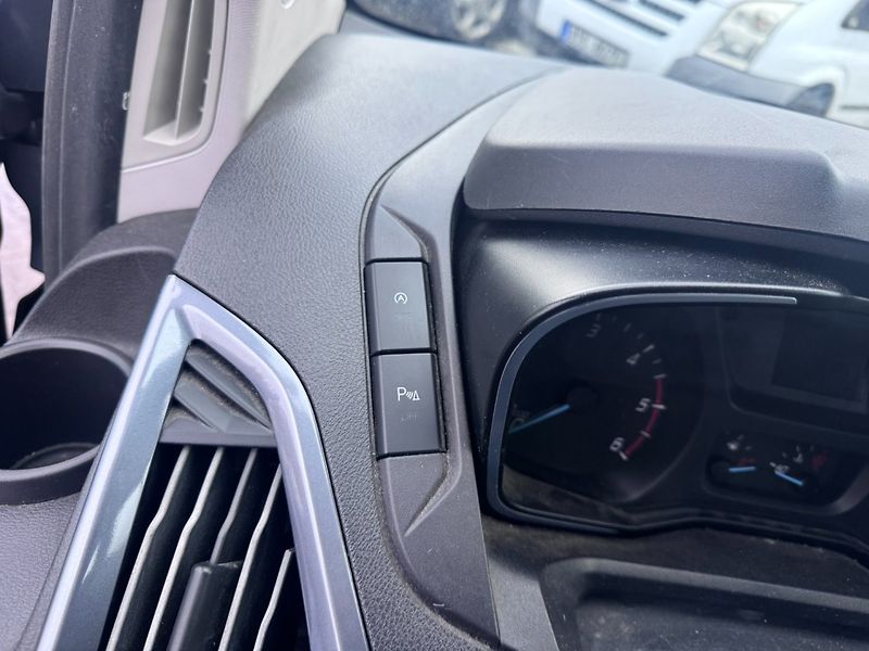 Ford Tourneo Custom (2018) 2,0D 125KW 8 MÍST TITAN 1.MAJ - fotka 26 z 49