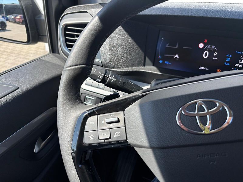 Toyota ProAce Verso 2,0 D-4D 8AT L2 Family Webasto - fotka 16 z 27
