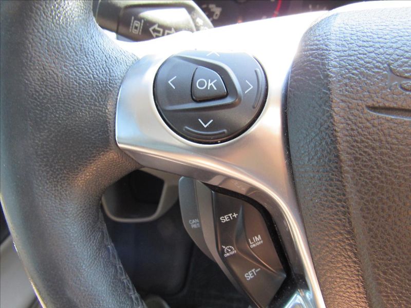 Ford Tourneo Custom 2,2 TDCi 114kW 9 míst - fotka 24 z 36