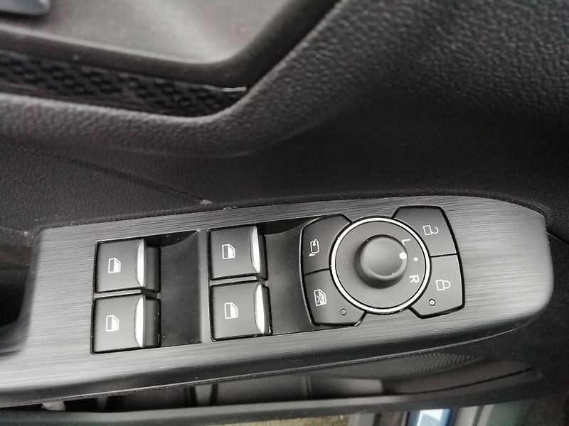 Ford Kuga Plug-In Hybrid ST-Line X - fotka 18 z 20