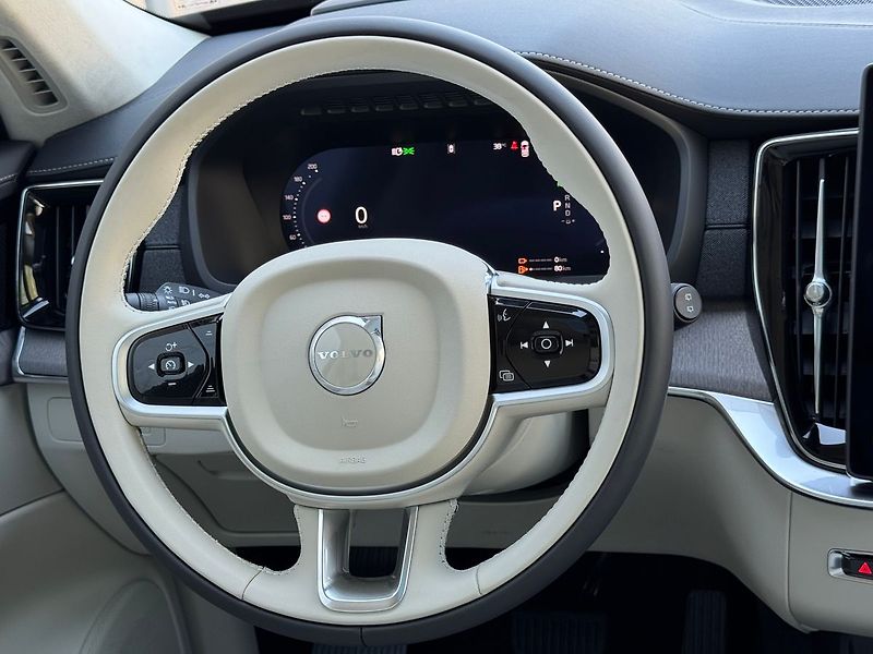 Volvo XC90 (2026) ULTRA T8, 360°, PANORAMA, VZDU - fotka 24 z 25
