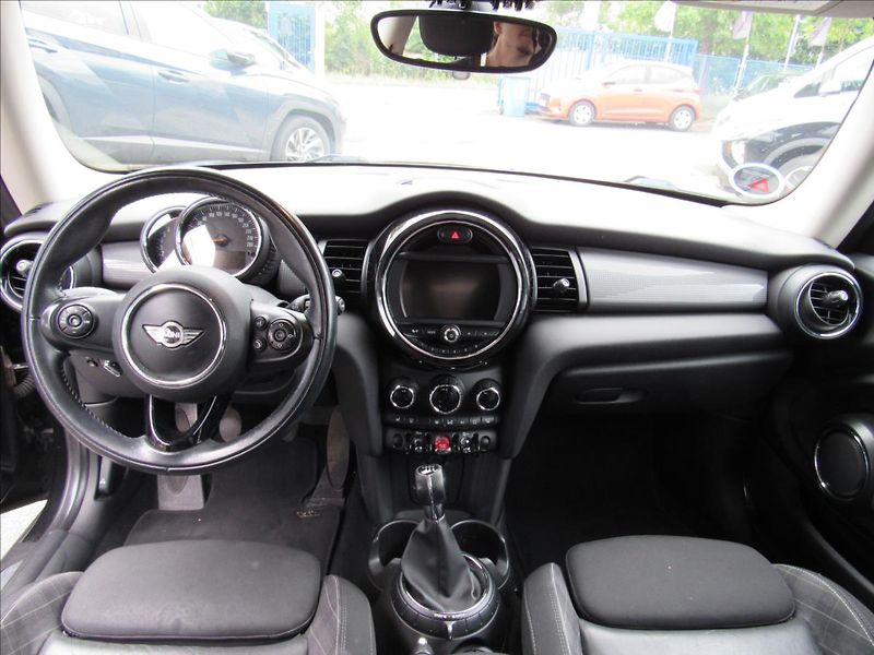 Mini Cooper 1,5 i 100kW - fotka 11 z 34