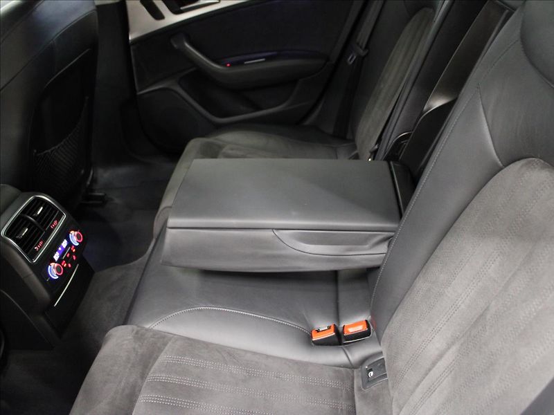 Audi A6 3,0 TDI 160KW S-Line top stav - fotka 30 z 32