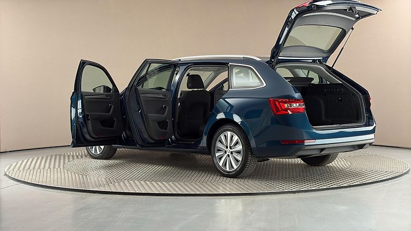 Škoda Superb 2.0 TDI DSG Style Combi - fotka 7 z 28