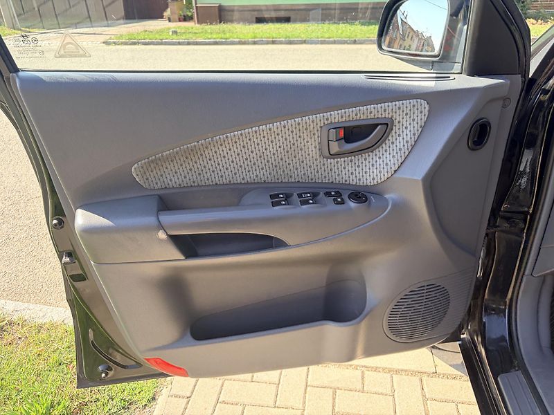 Hyundai Tucson 2.0CRDi 4x4 Tažné - fotka 8 z 23