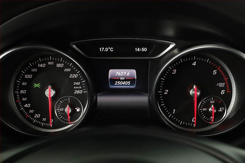 Mercedes-Benz CLA (2016) 180 CDI, Kůže, Tempomat - fotka 9 z 13