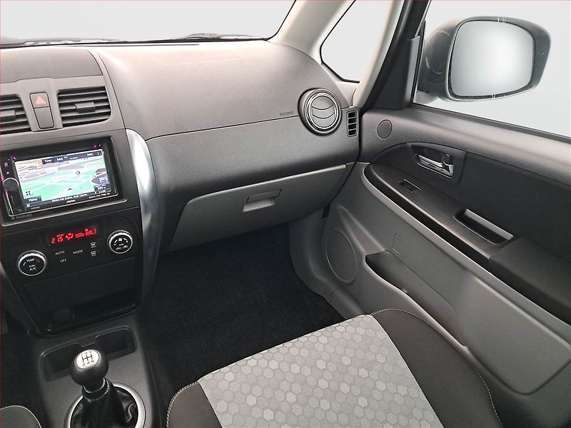 Suzuki SX4 (2013) 1.6 VVT, 4X4, ČR,1.maj - fotka 8 z 18
