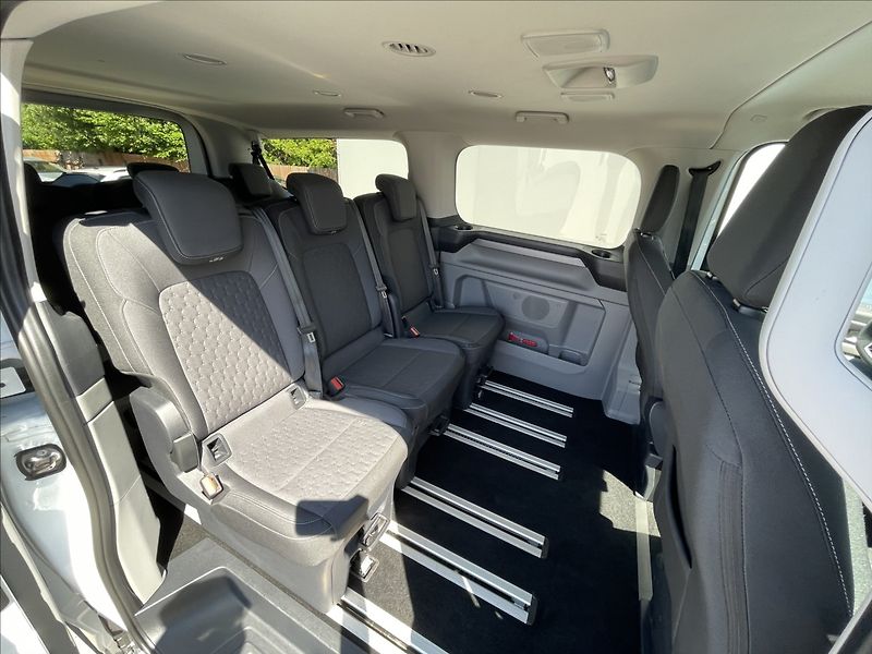 Ford Tourneo Custom 2,0 EcoBlue AWD A8 Titanium L2 - fotka 14 z 21
