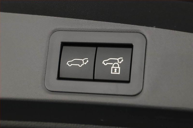 Toyota Corolla (2024) 1.8 Hybrid - fotka 11 z 20