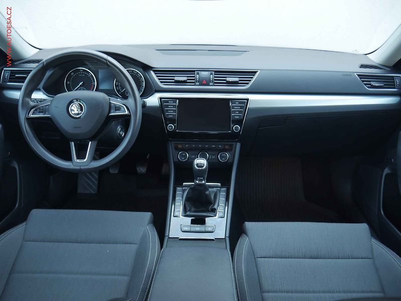 Škoda Superb (2017) 2.0TDi, 2.maj,ČR, Bixen, navi - fotka 8 z 15