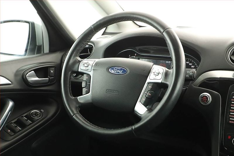 Ford S-MAX (2013) Titanium 2.2 TDCi, Automat - fotka 8 z 19