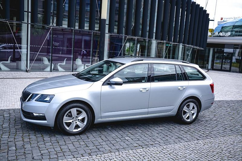 Škoda Octavia (2019) Combi 1.5 Tsi/G-TEC Dsg Ambi - fotka 13 z 33