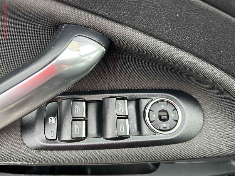 Ford Mondeo (2011) 2.0 TDCi, Klima - fotka 11 z 17