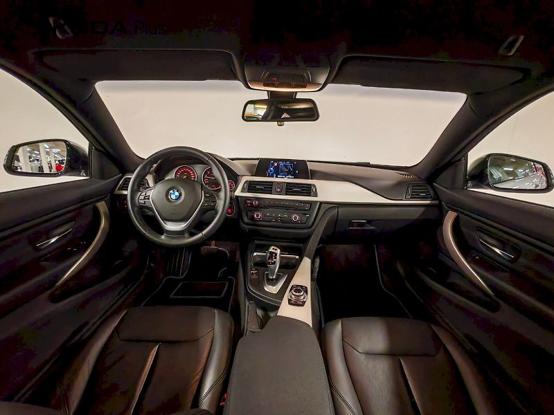 BMW Řada 4 (2014) 420i 135 kW Coupe - fotka 5 z 23