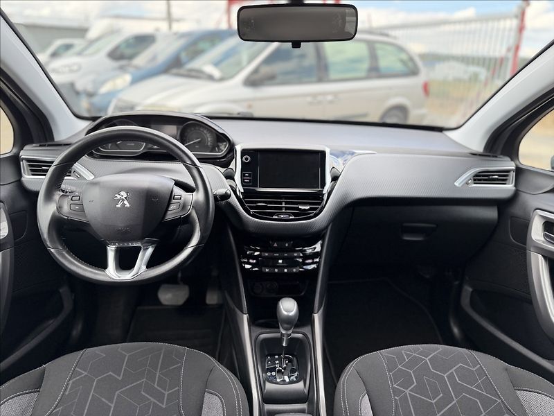 Peugeot 2008 1,2 81kW AUTOMAT,NAVI,NOVÉ ČR - fotka 25 z 32