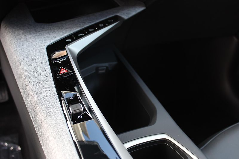 Peugeot 5008 (2026) ALLURE Hybrid 145 e-DCS6 - fotka 29 z 33