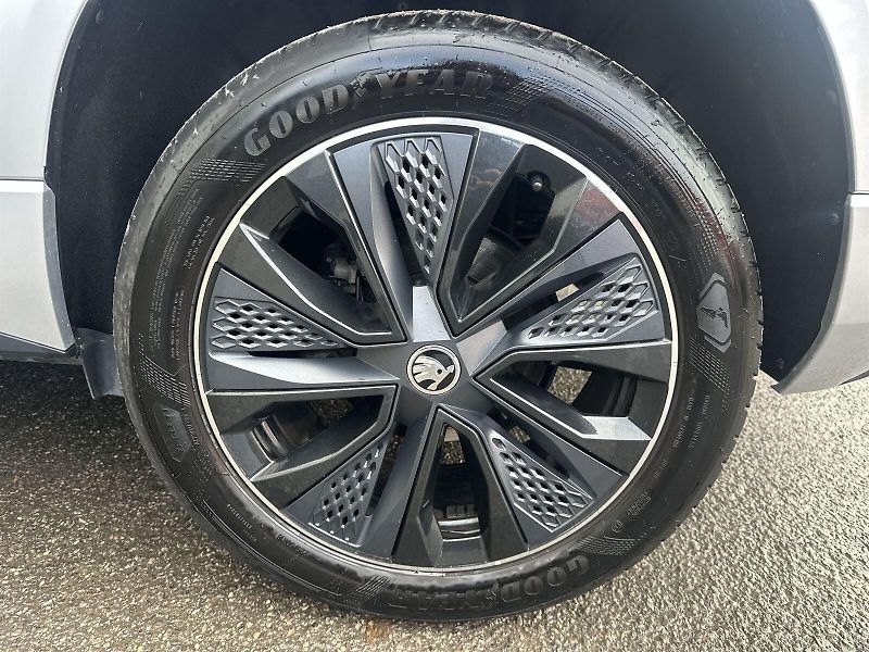 Škoda Karoq (2024) 2.0 TDI 4x4 DSG Sportline - fotka 32 z 33