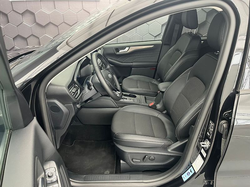 Ford Kuga 2.5 HEV 4X4 REZERVOVÁNO - fotka 27 z 70