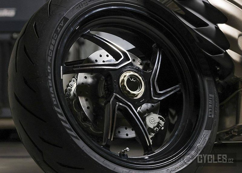 QJ Motor (2026) SRK 921 RR - fotka 20 z 27