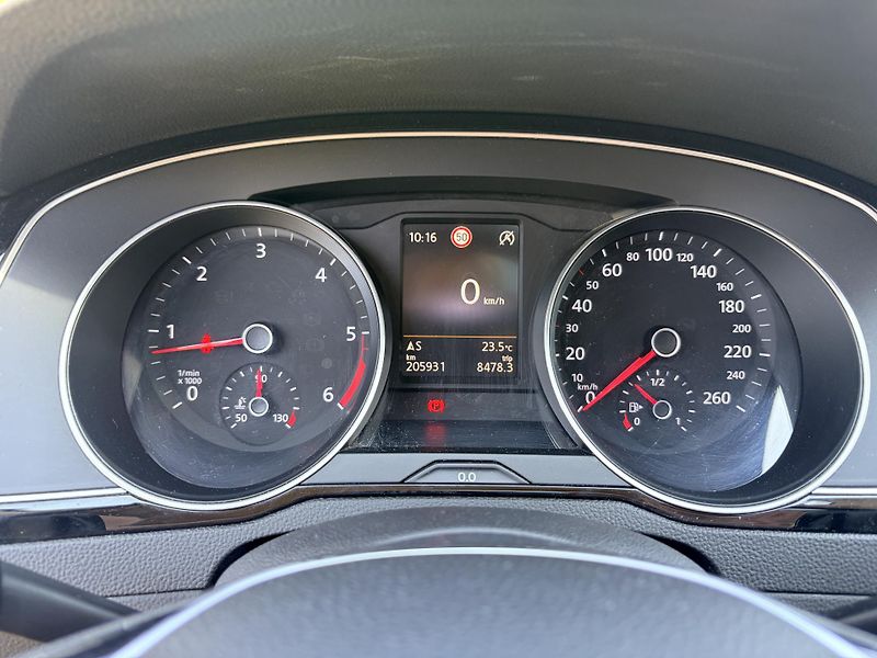 Volkswagen Passat 2.0TDI 110KW MANUAL PANORAMA - fotka 17 z 44