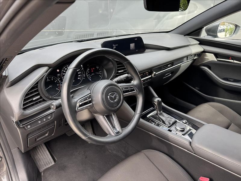 Mazda 3 2,0 Skyactiv-G Selection AT - fotka 9 z 28