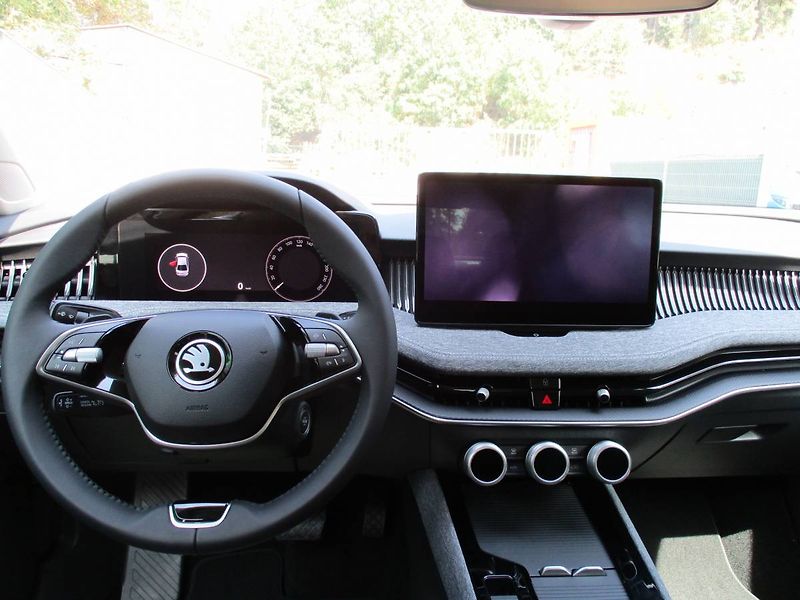 Škoda Superb Liftback Selection 2,0TDI 110k - fotka 11 z 13