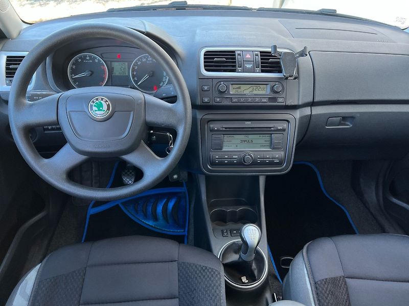 Škoda Fabia (2009) 1.4i 16V 63kW climatronic - fotka 13 z 23
