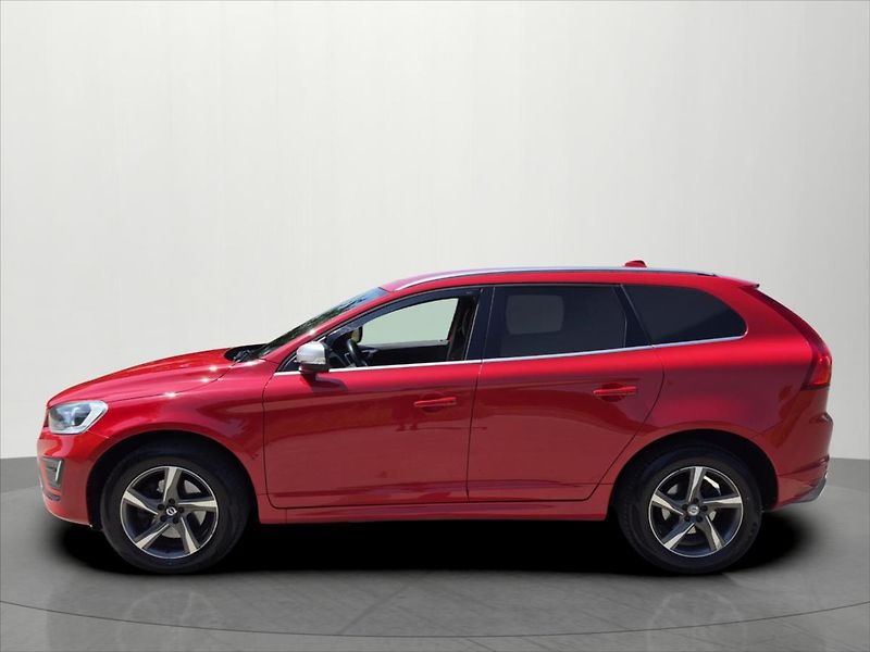 Volvo XC60 2,4 D5 158KW R-Design Momentum - fotka 4 z 23