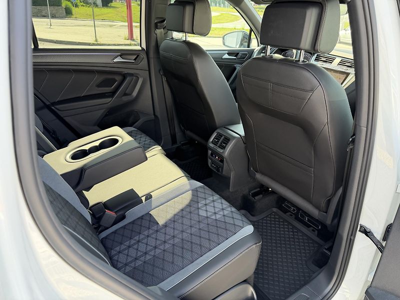 Volkswagen Tiguan R-Line 2,0 TSi/180kW 4x4 DSG - fotka 70 z 114