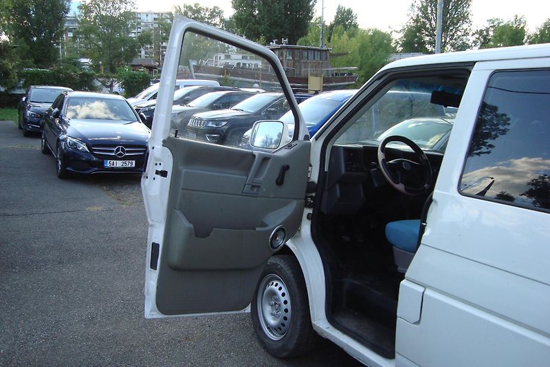 Volkswagen Transporter (2000) T4,2.5 TDi,ČR,Nová STK 8/2028 - fotka 26 z 54