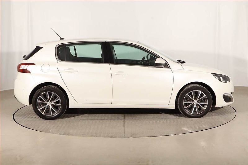 Peugeot 308 (2017) 1.6 BlueHDi, Serv.kniha, Navi - fotka 6 z 26
