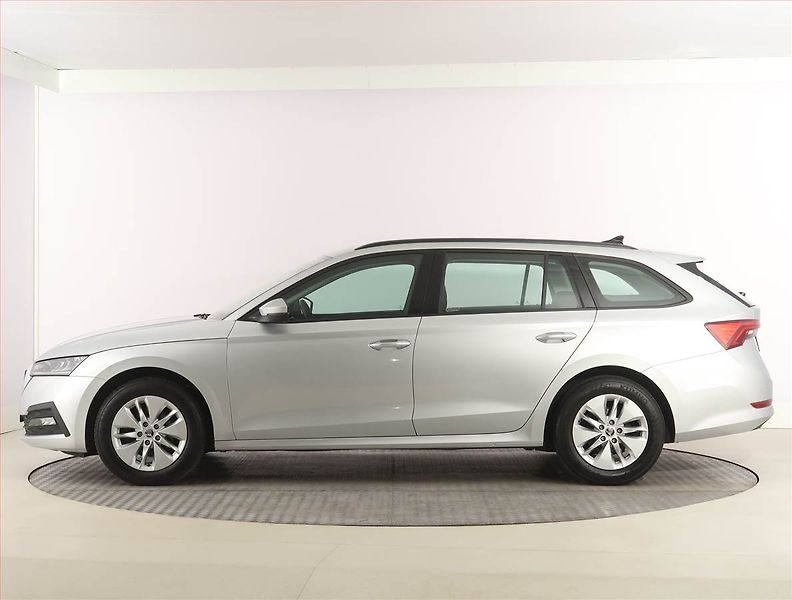Škoda Octavia (2023) Ambition 2.0 TDI, ČR,1.maj - fotka 3 z 23
