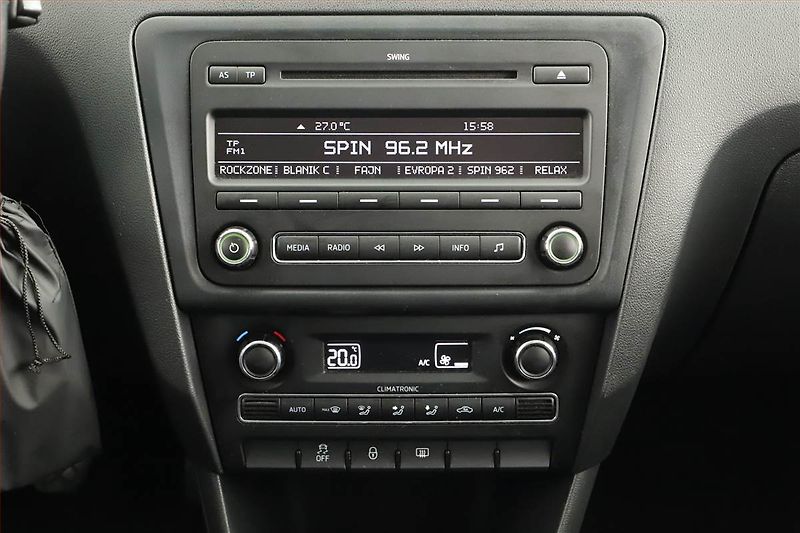 Škoda Rapid (2013) 1.2 TSI, Park. senzory - fotka 9 z 12