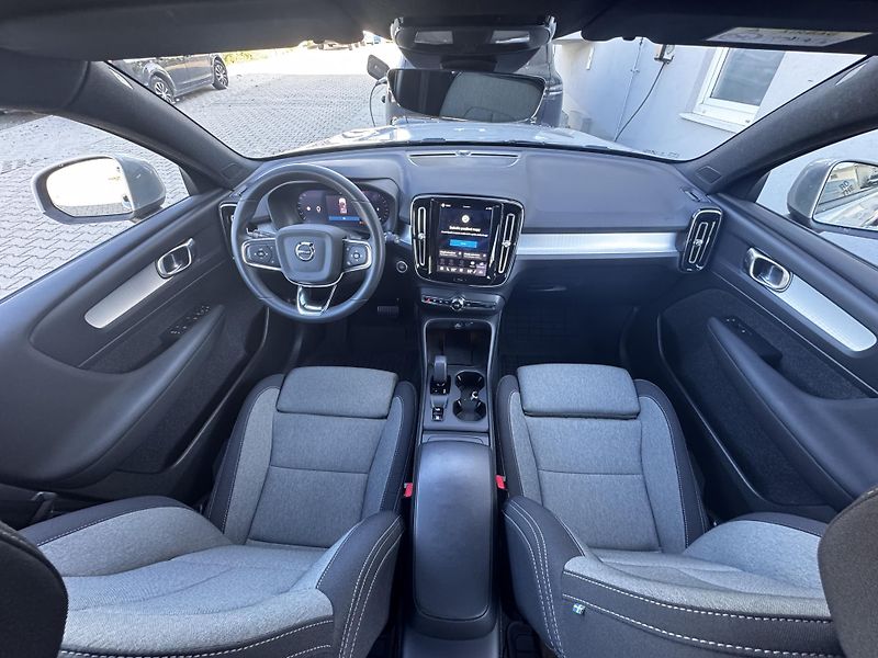 Volvo XC40 B3 FWD // 1. maj // ČR + kola - fotka 14 z 36