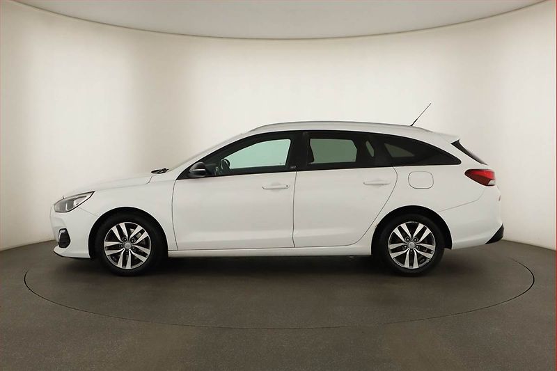 Hyundai i30 (2018) 1.4 T-GDI, Serv.kniha - fotka 3 z 14