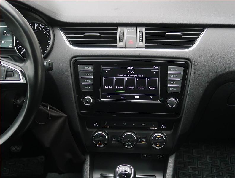 Škoda Octavia (2015) 1.6 TDI, Xenony, Tempomat - fotka 12 z 22