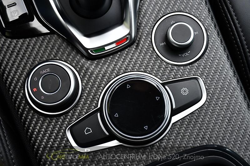 Alfa Romeo Stelvio 2.9V6 Bi-T.382 kW QUADRIFOGLIO - fotka 36 z 55