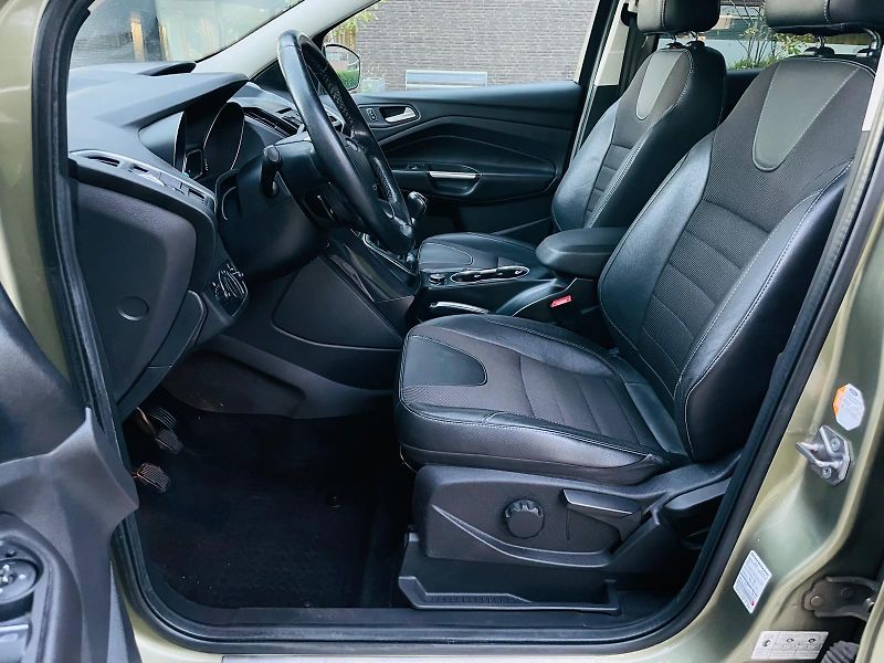 Ford Kuga 2.0TDCi 4x4 MAN TAŽNÉ 1MAJITEL - fotka 30 z 47