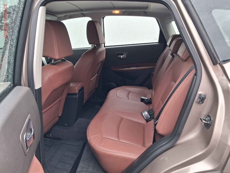 Nissan Qashqai (2007) 2.0i, Tekna, navi - fotka 10 z 18