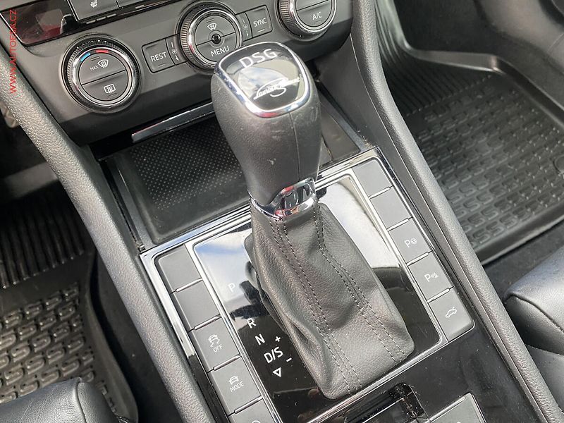 Škoda Superb (2016) 2.0 TDi 4x4, ČR, L&K, DSG, - fotka 18 z 21