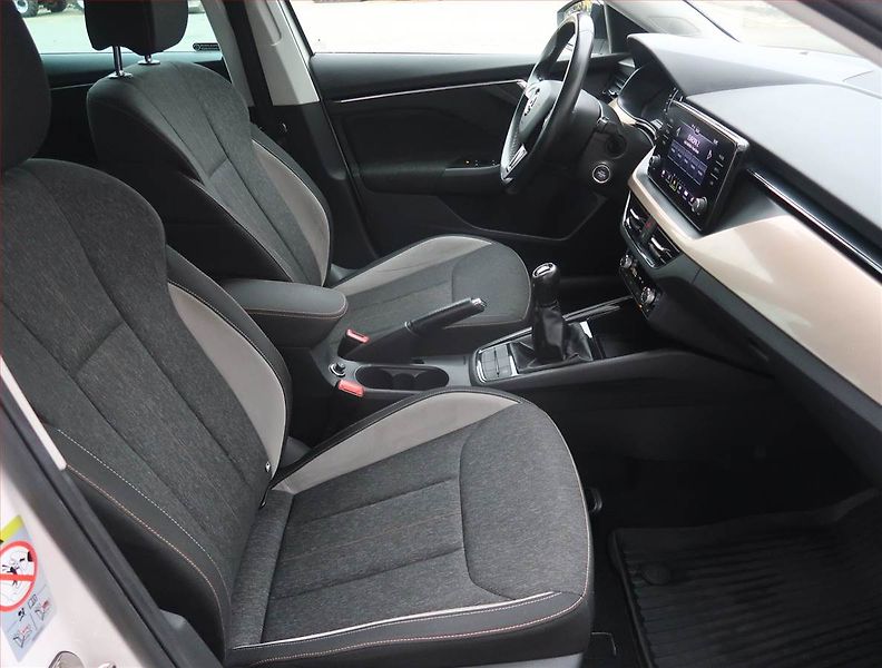 Škoda Scala (2019) Style 1.6 TDI, Serv.kniha - fotka 9 z 23