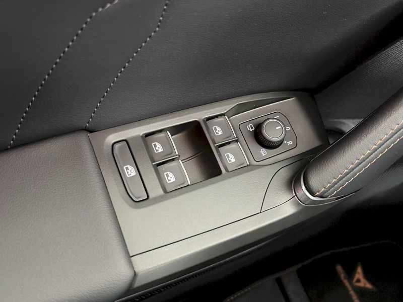 Cupra Leon (2023) ST 2.0 TSI 180kW DSG - fotka 28 z 33
