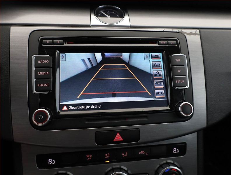 Volkswagen Passat (2012) 2.0 TDI, Xenony, Tempomat - fotka 12 z 16