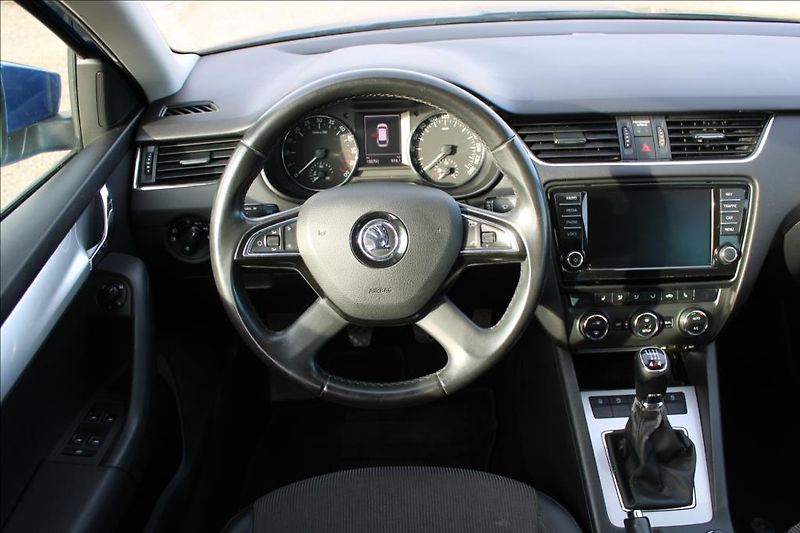 Škoda Octavia 1,6 TDi  4 x 4,ČR,XENONY,TOP - fotka 12 z 30