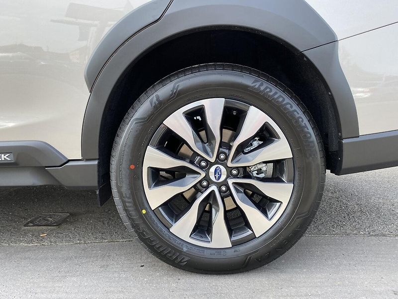 Subaru Outback (2025) 2.5i Touring MR25 černá Nappa  - fotka 20 z 20