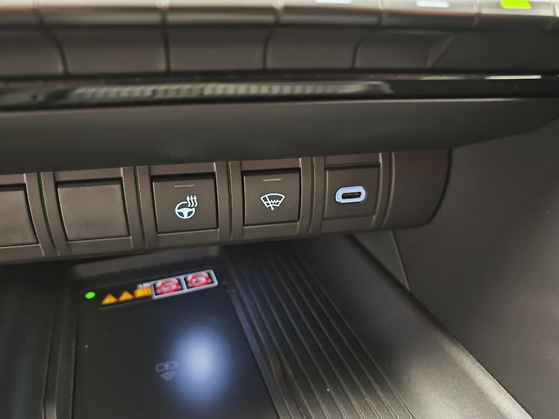 Toyota C-HR 2.0 Hybrid 4x2 Executive - fotka 41 z 46