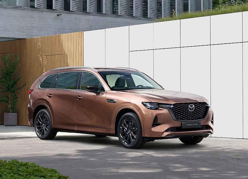 Anketa Auto roku 2025 dospěla do fáze výběru nejlepšího vozu z pěti finalistů